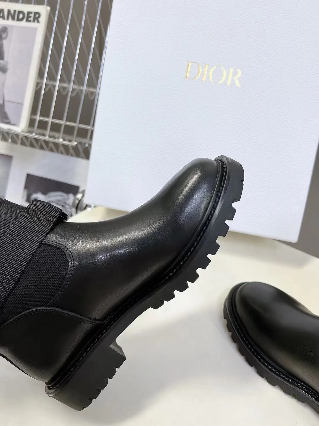 👟👟Ex-factory price 560👟👟 Dior color-blocking new boots for autumn and winter, the latest electric embroidery color-blocking letter logo for autumn and winter, round-toe high-top knight boots for women, Material: first-layer cowhide stitched with electric embroidery fabric, sheepskin lining for feet, original molded TPU outsole Size: 35-40 yards